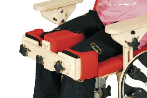 Knee stabilization for rehabilitation chair "Zebra"